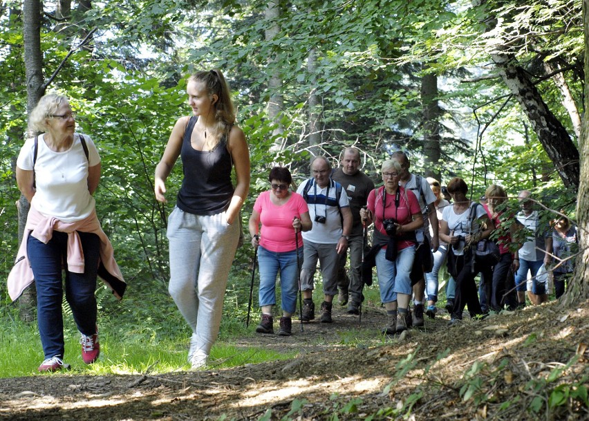 Odkryj Beskid Wyspowy. W sobotni wieczór wspięli się na Ćwilin, a w niedzielny poranek pokonali Łopusze Wschodnie