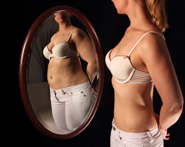 Zaawansowana anoreksja może wywoływać symptomy, które wymagają interwencji szpitalnej. Im dłużej trwa, tym trudniej ją leczyć.