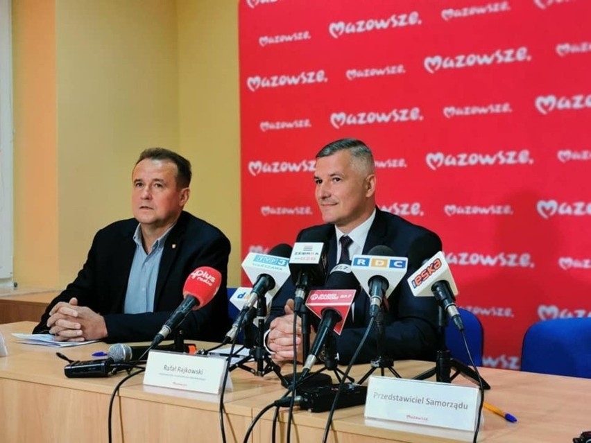 Zdjęcie z podpisania umów z beneficjentami Mazowieckiego...
