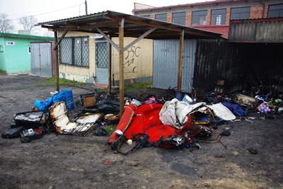 Podpalony kontener na targowisku miejskim w Choszcznie.