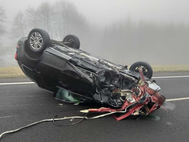 Wypadek śmiertelny w pobliżu Elbląga. Zginął kierowca samochodu marki Skoda