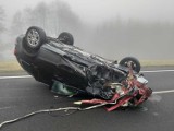 Wypadek śmiertelny w pobliżu Elbląga. Zginął kierowca samochodu marki Skoda. Do zdarzenia doszło 16.02. | Zdjęcia