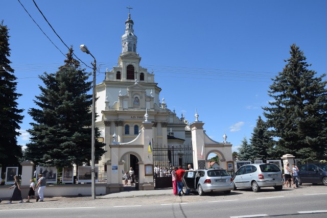 Kościół pod wezwaniem świętego Mikołaja w Jedlni. Tu w niedzielę parafianie modlili się w intencji ofiar i poszkodowanych w wypadku. Więcej na kolejnych zdjęciach