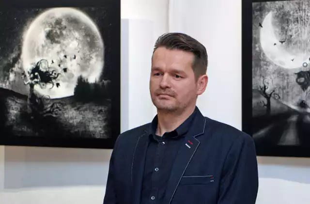 Arkadiusz Kikulkski, autor wystawy "Na skraju snu" w Galerii Akcent.