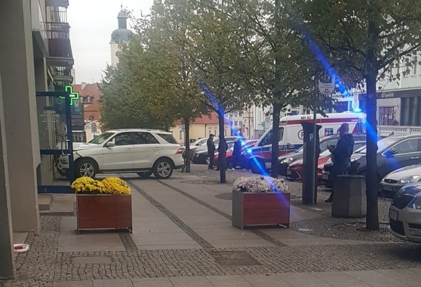 Białystok. Wypadek na ul. Suraskiej. Mercedes uderzył w...