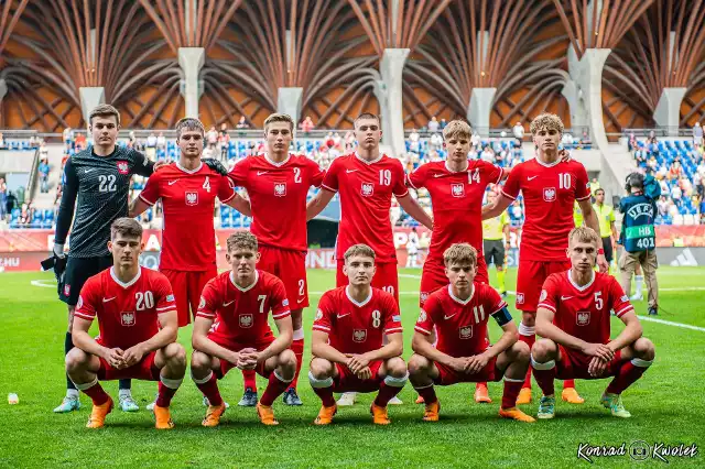 Na zdjęciu reprezentacja Polski U-17 przed meczem Polska - Niemcy podczas mistrzostw Europy 2023 na Węgrzech--