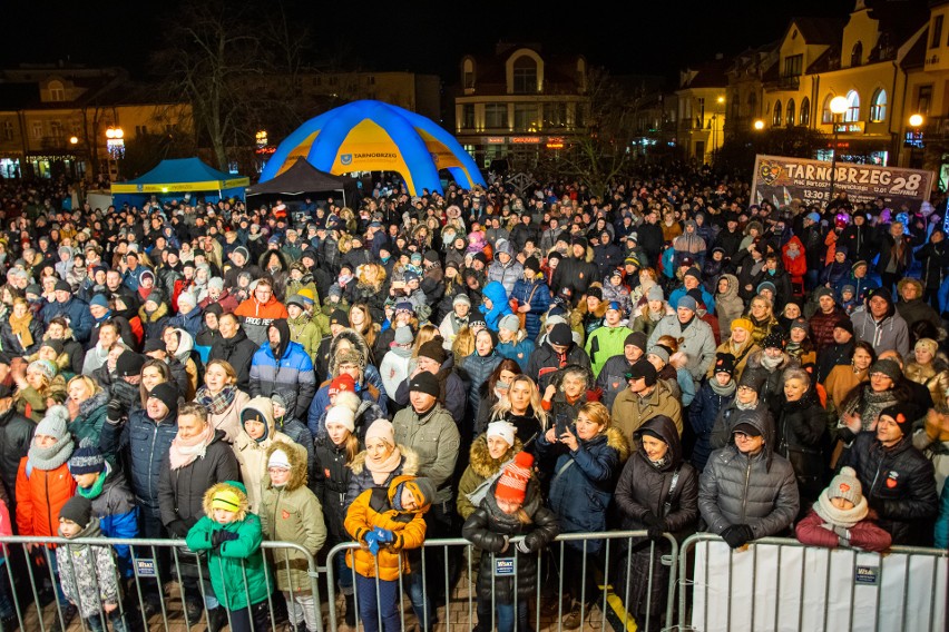 WOŚP 2020 w Tarnobrzegu. Papa D i Światełko do Nieba. Koncert na Rynku przyciągnął tłumy (ZDJĘCIA) 