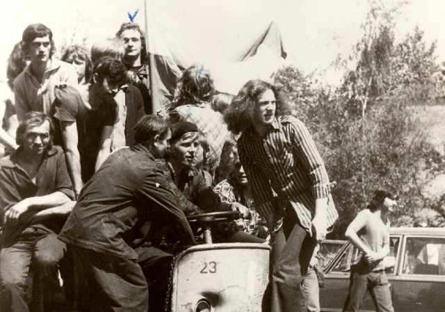Zdjęcie wykonane uczestnikom protestu 25 czerwca 1976 roku.