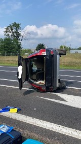Wypadek na drodze niedaleko Torunia. Na S10 dachowało auto! [zdjęcia]