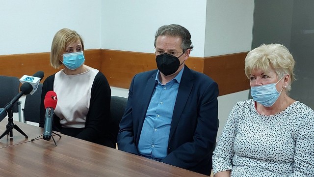 Nowe władze szpitala w Starachowicach. Od prawej: Jolanta Kręcka, Jacek Walkowski, Dorota Rurarz.