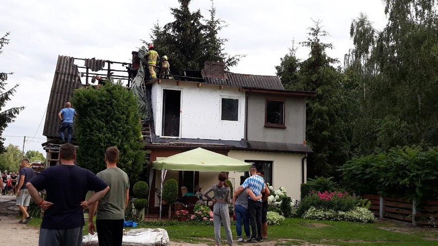 Wskutek pożaru w Mszanie dwie rodziny straciły dach nad...