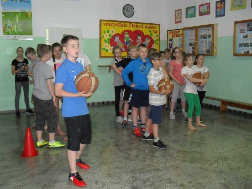 Atrakcje na Dzień Dziecka w szkole w Krynkach.