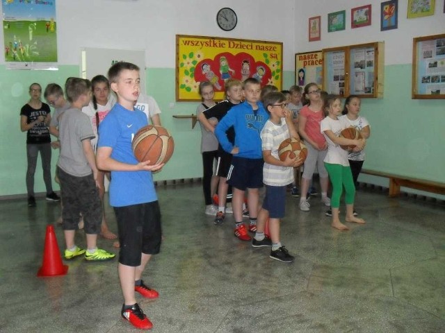 Atrakcje na Dzień Dziecka w szkole w Krynkach. 