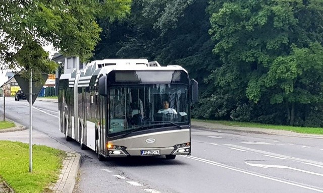 Jak informują przedstawiciele czechowickiego urzędu, pierwsze podsumowania wyników pokazały, że codzienna eksploatacja autobusu elektrycznego - poruszającego się cicho i nie emitującego spalin - była znacznie tańsza niż autobusów z tradycyjnym napędem.