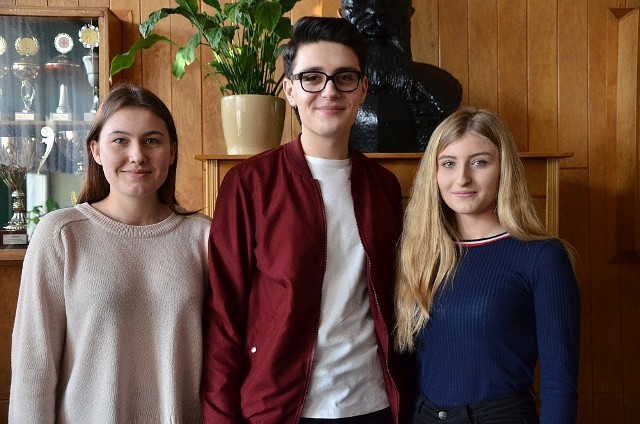 O przygotowaniach do studniówki opowiedzieli nam Iga, Bartłomiej i Aleksandra.