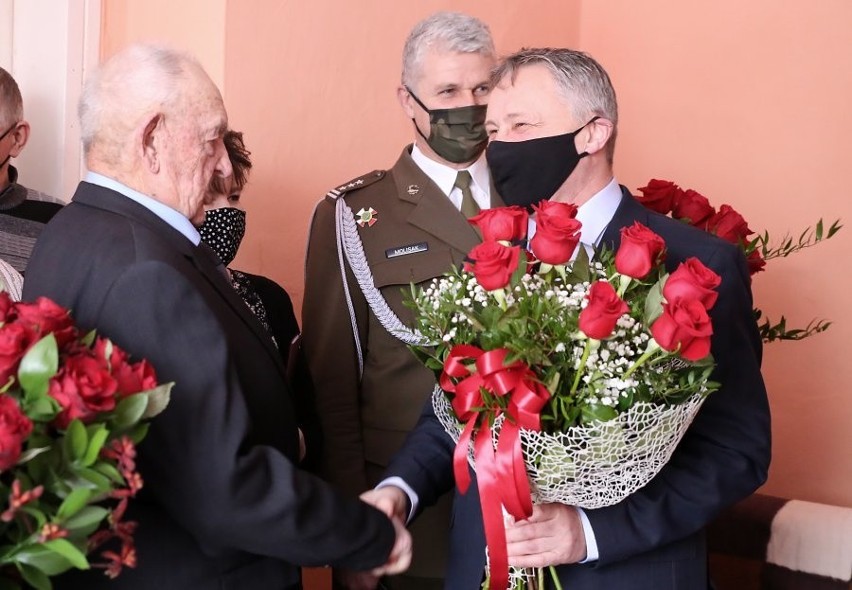 109-letni major Leon Kaleta odznaczony Krzyżem Kawalerskim...