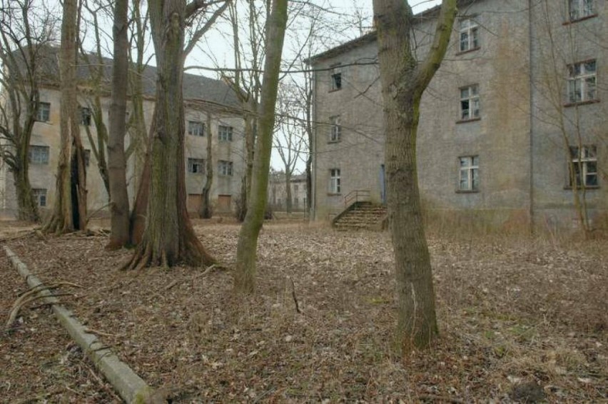 Koszary radzieckie zostały opuszczone w 1991 r. Od tego...