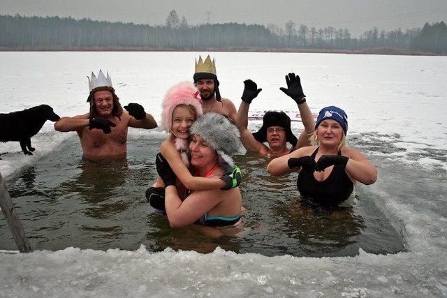 W walentynkowy weekend będzie można w Myszkowie zażyć kąpieli w lodowatej wodzie.