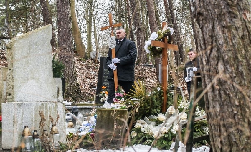 Henrykowi Życie w ostatniej drodze towarzyszyli rodzina oraz...