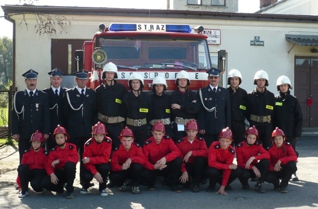 Strażacy z OSP Sporne czynnie uczestniczą zarówno w akcjach, jak i życiu gminy.