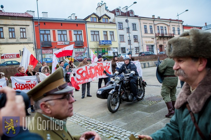 Inscenizację wydarzeń sprzed 39 lat w 2016 roku...