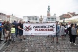 Poznań: "Stop plandemii" - pod takim hasłem odbyła się manifestacja antycovidowców na Starym Rynku. Przewodniczyła im Justyna Socha