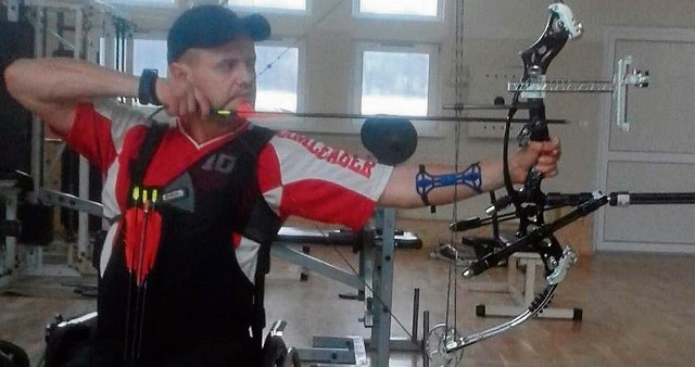 Wojciech Piotrowski, który mieszka w Brzezinach, wywalczył „brąz” na Mistrzostwach Polski Osób Niepełnosprawnych w łucznictwie w strzelaniu bloczkowym. To jego kolejny medal w karierze.