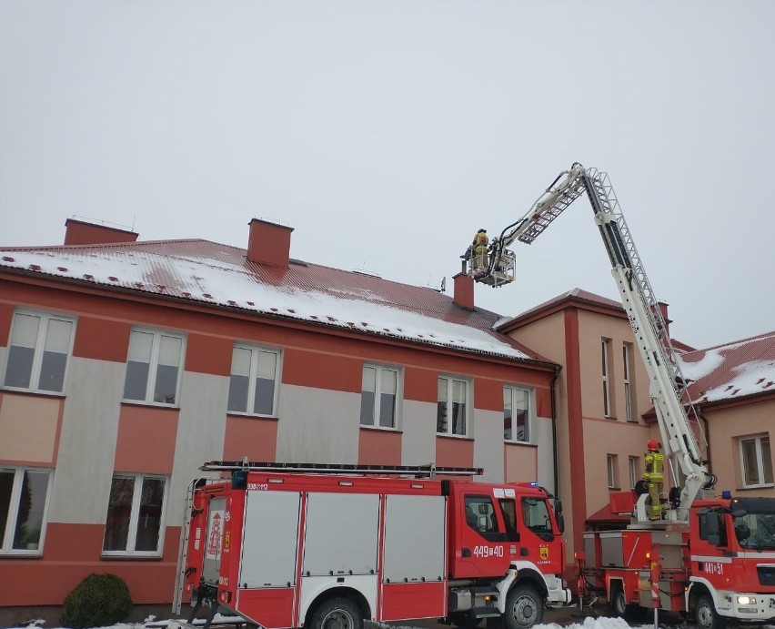 Pożar w szkole w Lasocinie! Zapaliła się sadza w kominie (ZDJĘCIA)