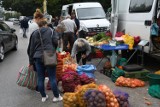 Ceny warzyw i owoców na czwartkowym targowisku w Jędrzejowie. Jak kształtują się w tym tygodniu? (ZDJĘCIA)