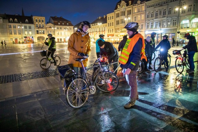 W piątek, punktualnie o godz. 18 ze Starego Rynku w Bydgoszczy wystartował lutowy przejazd Bydgoskiej Masy Krytycznej. Zobaczcie naszą fotorelację.