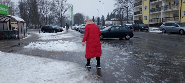 Na drogach i chodnikach w Koszalinie i regionie jest naprawdę ślisko. Apelujemy o ostrożność!