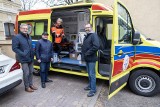 Szpital w Kluczborku otrzymał nowy ambulans z wyposażeniem. Będzie służyć do ratownictwa medycznego