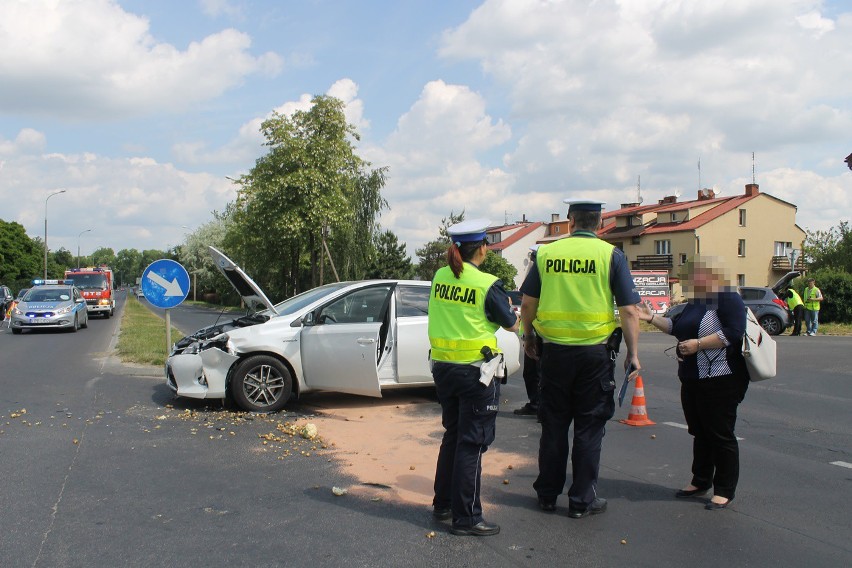 Zderzenie osobówki z motorowerem [Zdjęcia]