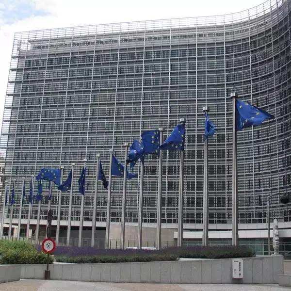 W instytucjach europejskich w Brukseli pracują przedstawiciele kilkudziesięciu krajów.