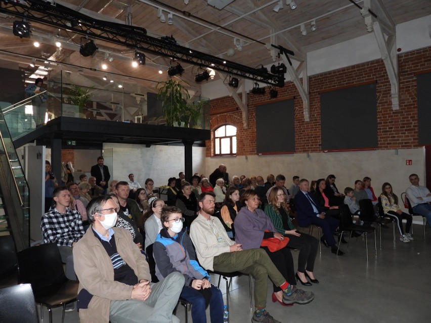 Ostrów Mazowiecka. Konkurs Fotograficzny „Ptaki w polskim krajobrazie jesienno-zimowym”. 28.04.2022