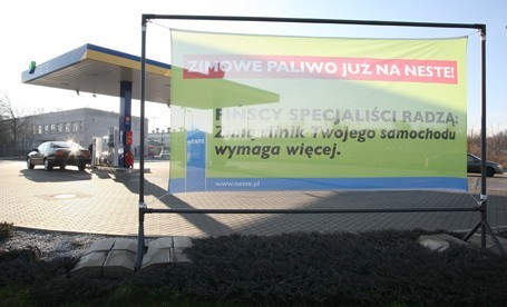 Stacje benzynowe chwalą się zimowymi paliwami, choć ich dystrybucja jest obowiązkiem.