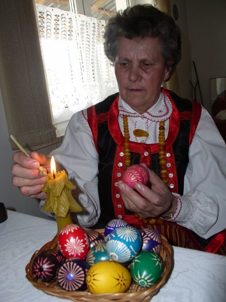 Święta były skromne jak sami Kurpie, a niektóre rodziny nakładały na siebie dobrowolny post nawet w Wielką Niedzielę- mówi Czesława Kaczyńska twórczyni ludowa z Dylewa.