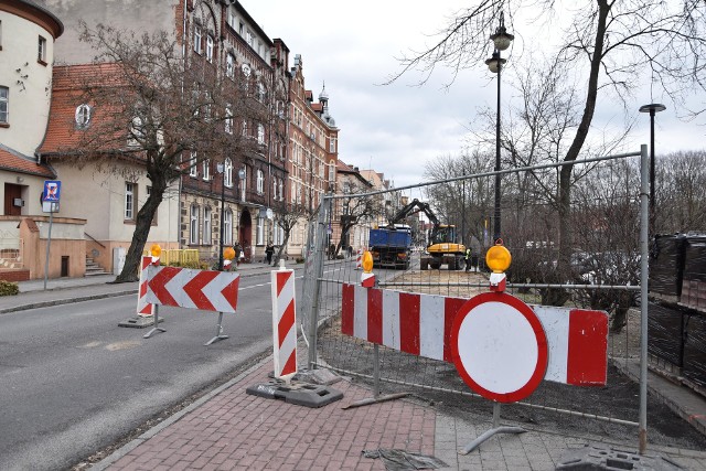 Prace są prowadzone na odcinku ul. Zjednoczenia w Nowej Soli od ronda do skrzyżowania z ul. Muzealną