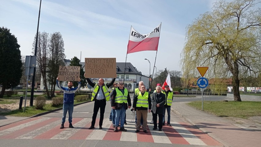 Mieszkańcy gminy Krupski Młyn zablokowali wjazd na drogi...