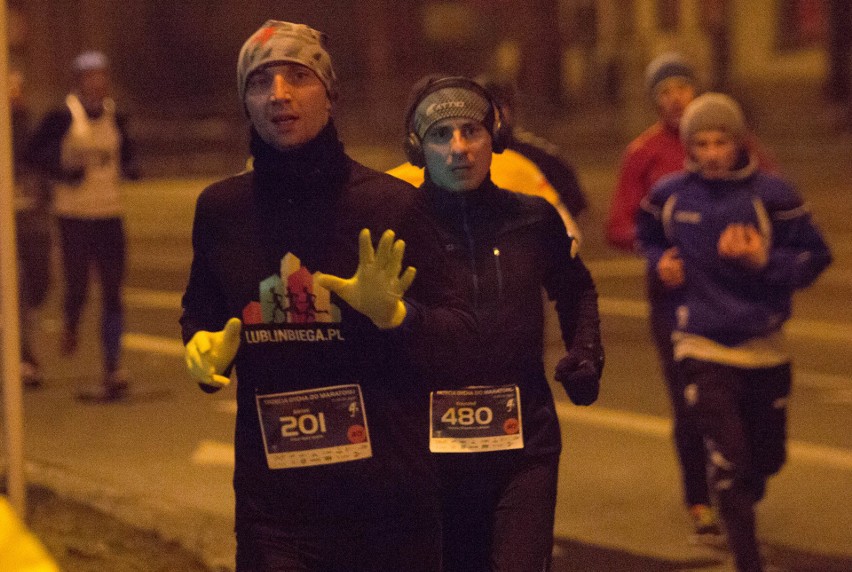 Trzecia Dycha do Maratonu 2018. Nocne marki biegowe w akcji (ZDJĘCIA, WIDEO)