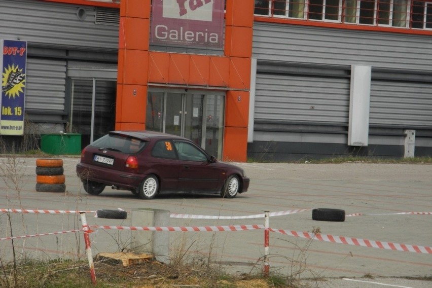 II runda Samochodych Mistrzostw Białegostoku 2014. Pokonywali tor na czas [FOTO, WIDEO]