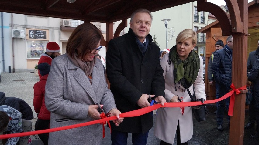 Kłobuck: Tłumy na otwarciu lodowiska i uruchomienia...