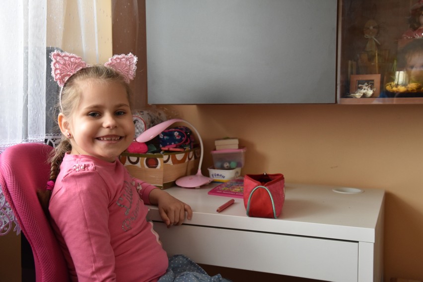 Chrzanów. 7-letnia Julka chce normalnie chodzić. Potrzebne są pieniądze na operację i rehabilitację