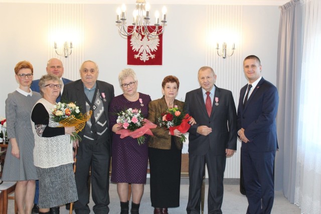 Trzy pary z gminy Książki otrzymały medal nadany przez prezydenta Polski