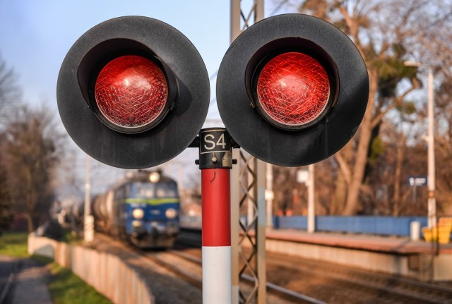 Bardzo groźne zdarzenie kolejowe w Krakowie! Dwa pociągi pasażerskie mogły się znaleźć na jednym torze. Użyto RadioStopu