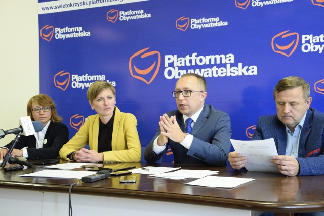 Od lewej: Radna Katarzyna Zapała, radna Agata Wojda, poseł Artur Gierada i radny Jarosław Machnicki