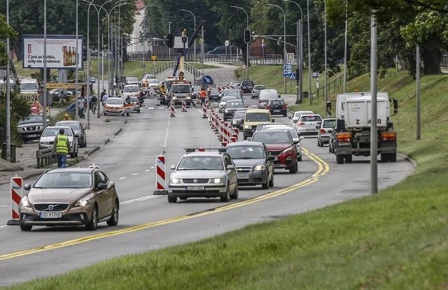 Remont Traktu św. Wojciecha odbywa się etapami. Tak jeździliśmy do piątku. Od soboty ruch został przeniesiony na drugą stronę (dotąd remontowaną) - w kierunku Gdańska