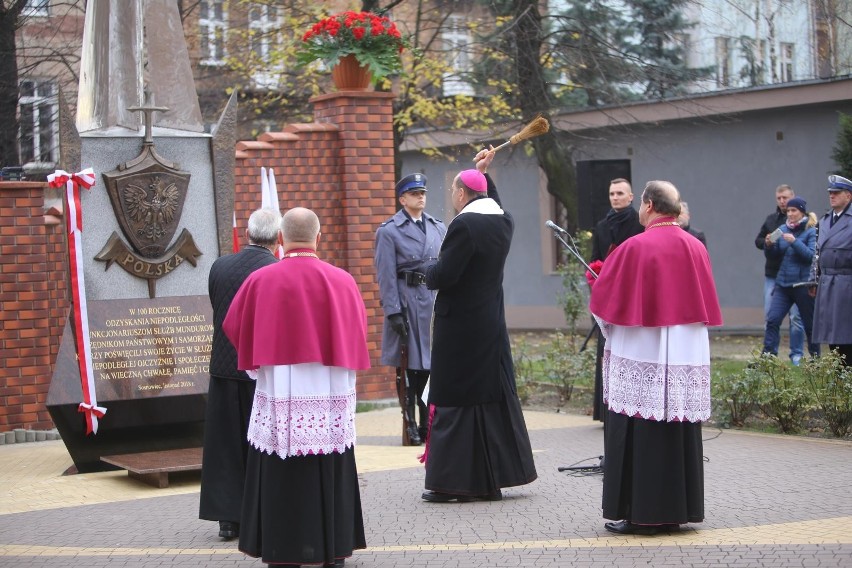 Pomnik poświęcony „Funkcjonariuszom służb mundurowych,...