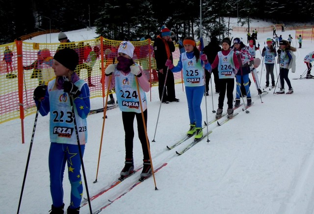 Ponad 250 biegaczy narciarskich zainaugurowało działalność Centrum Sportów Zimowych w Ptaszkowej.  Ścigali się na trasie o długości 1,6 km.