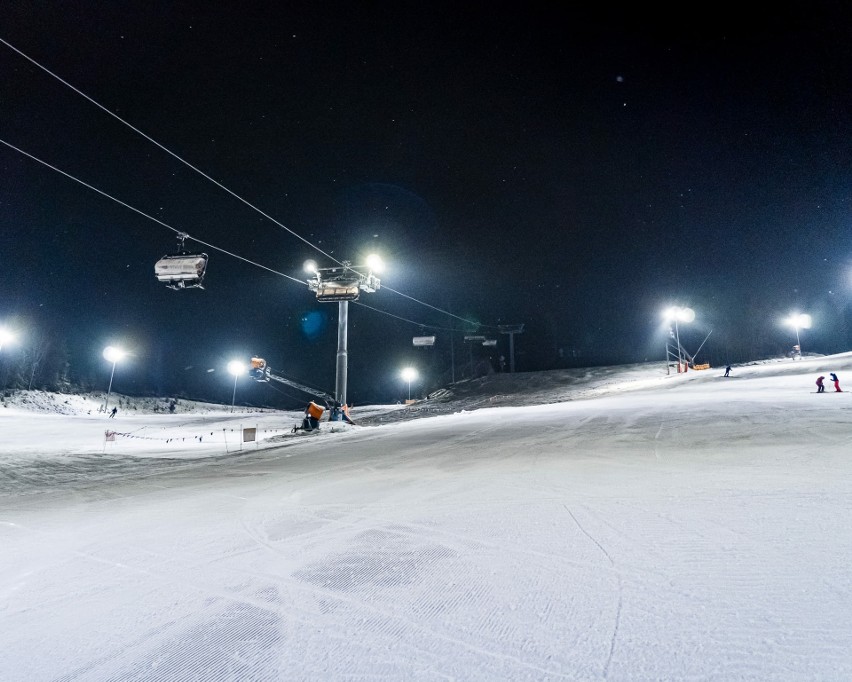 Warunki narciarskie w Beskidach. W tych ośrodkach można pojeździć na nartach i snowboardzie